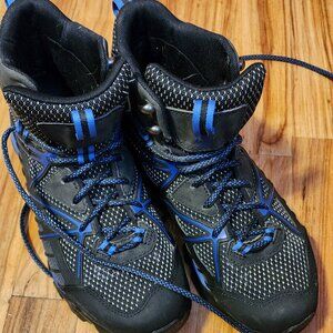 Like new Merrell Capra Venture Mid GTX hiking boots